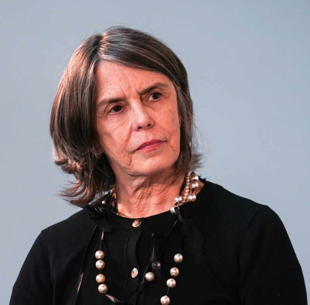 Zélia Mendonça, sculptor at zet gallery