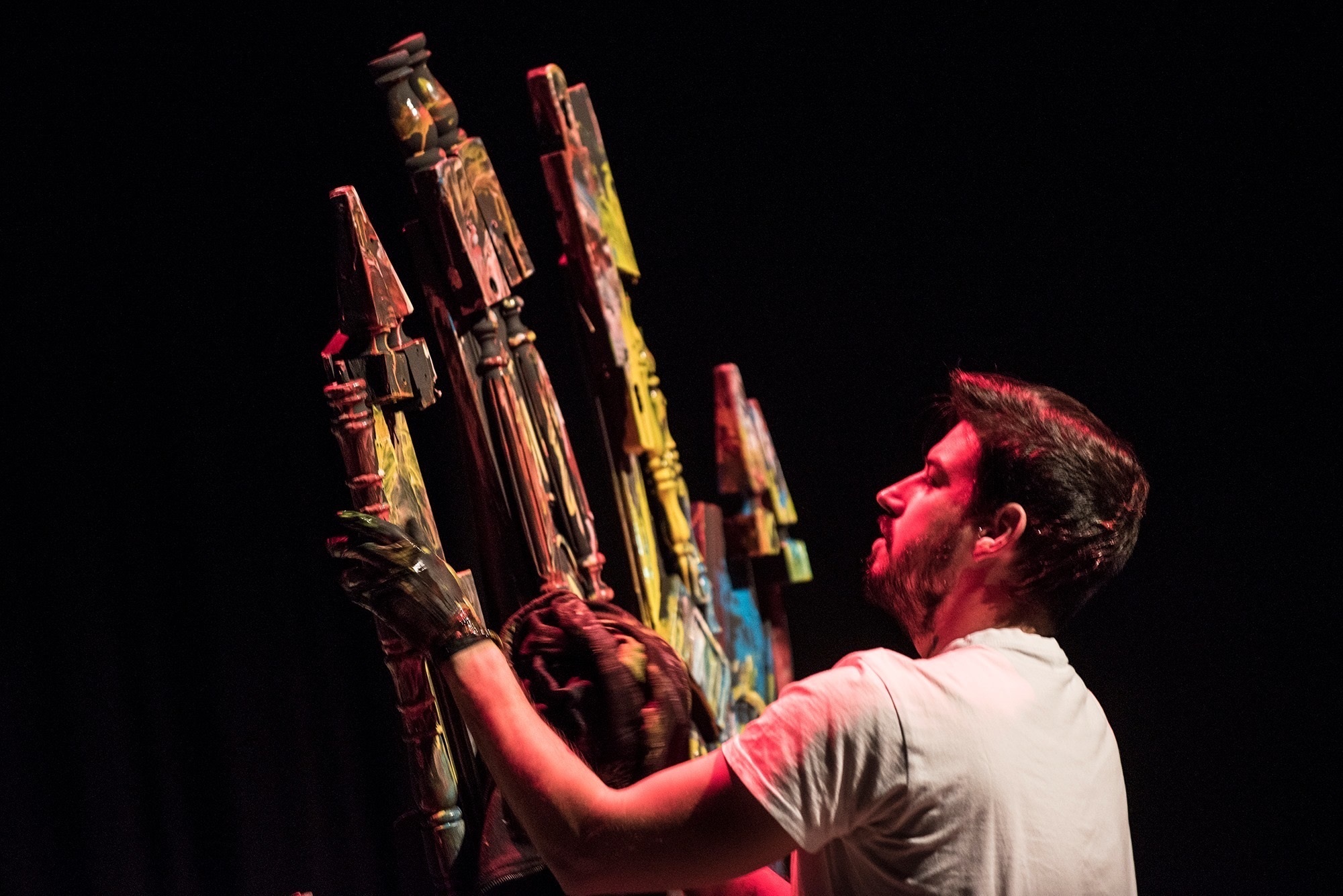 This is the Hand/end, original Body Wood Painting by Luís Canário Rocha