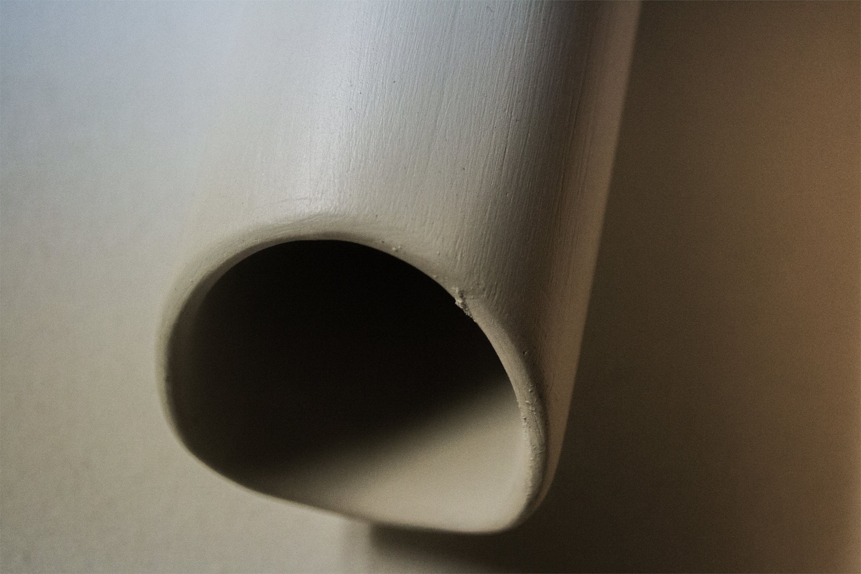 Dos ( ) Não Reza a História IV, Escultura Cerâmica Abstrato original por Ana Almeida Pinto