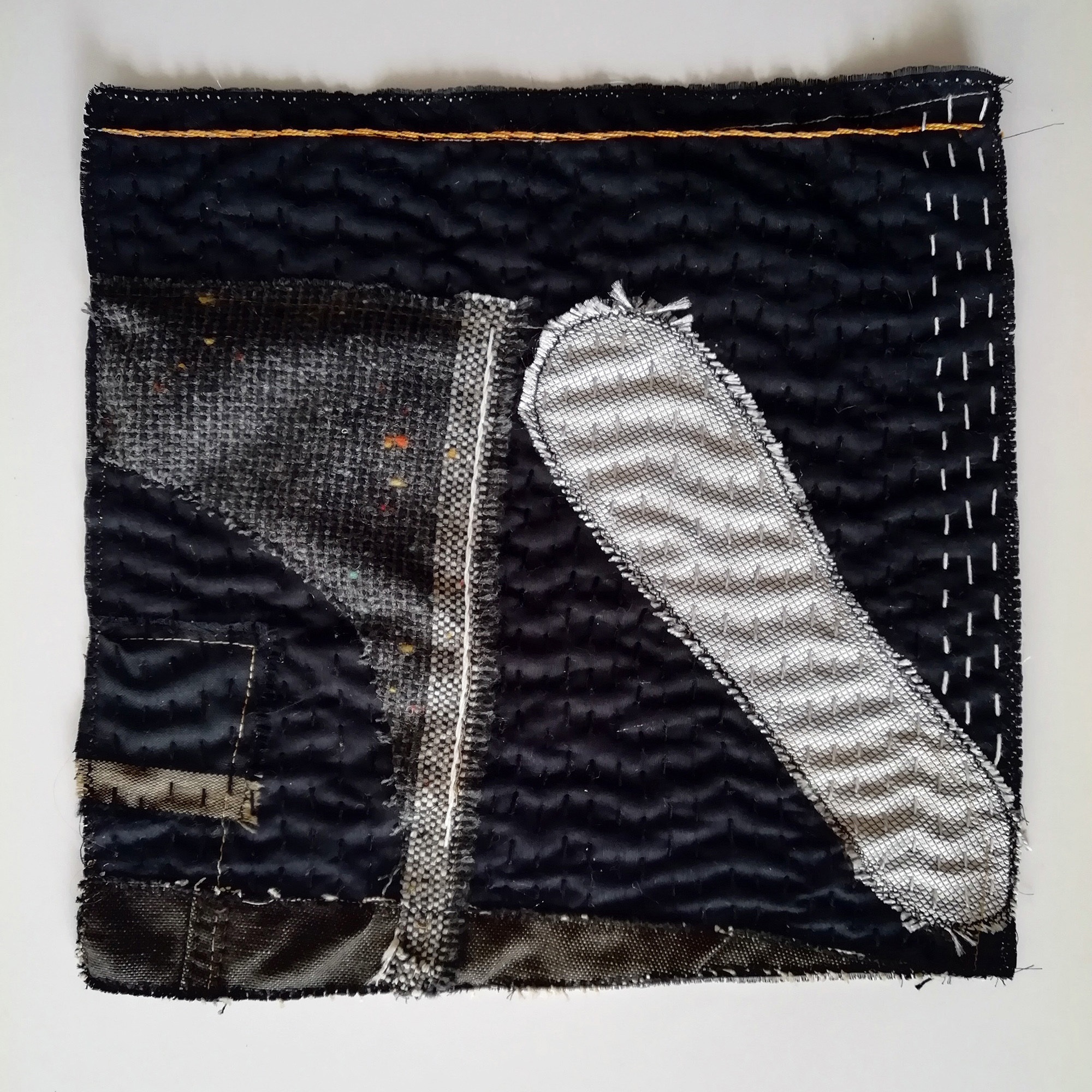 ADVENTO - fragmento #4, original Man Tissue Sculpture by Vânia Kosta