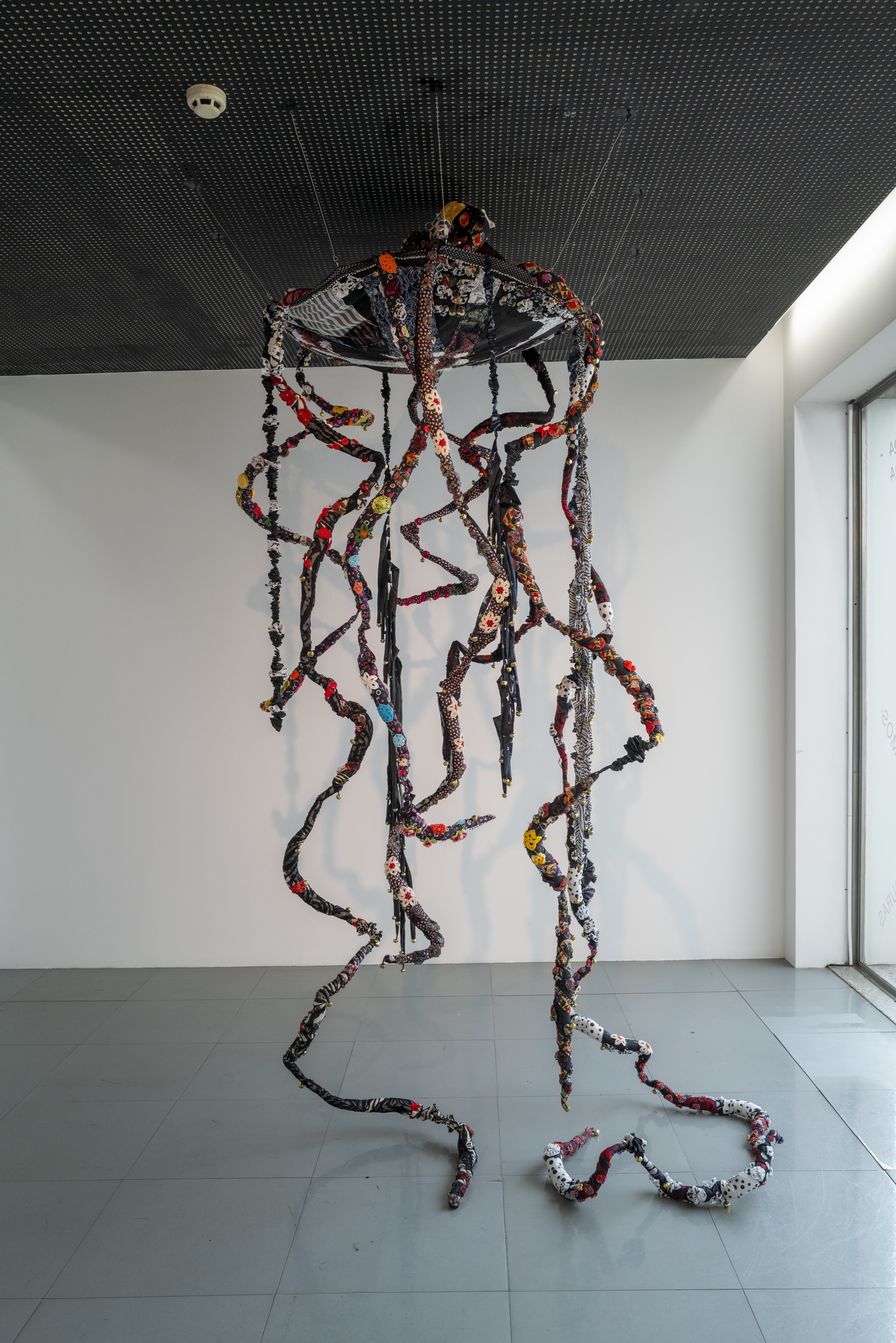 Guarda Vidas I, original Avant-Garde Tissue Sculpture by Zélia Mendonça