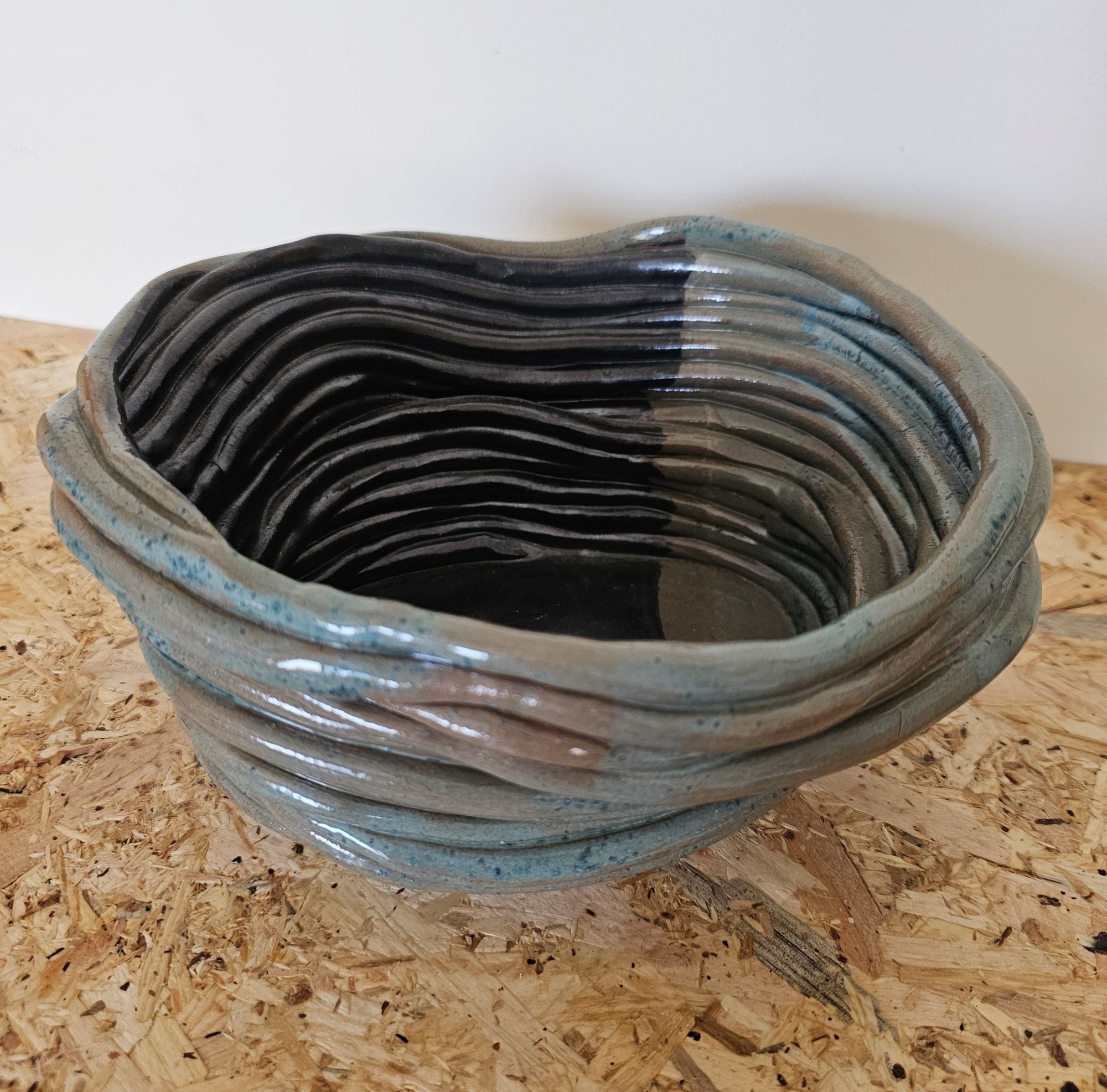 Casúlo Verde I, original Human Figure Ceramic Sculpture by Ana Sousa Santos