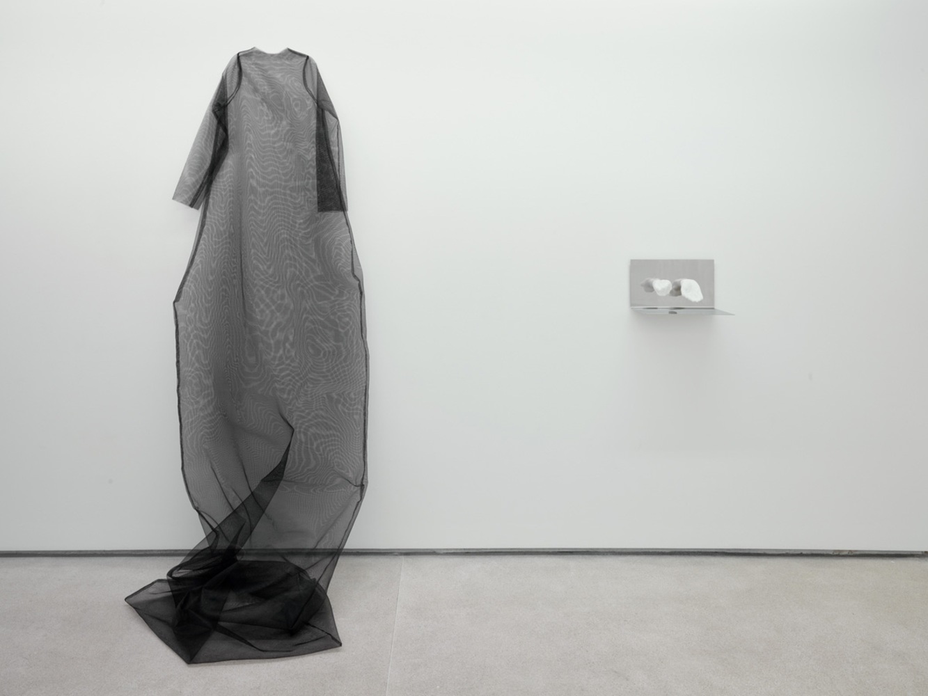 ACEITAÇÃO / ACCEPTANCE + S/ título , original   Installation by Cristina  Massena