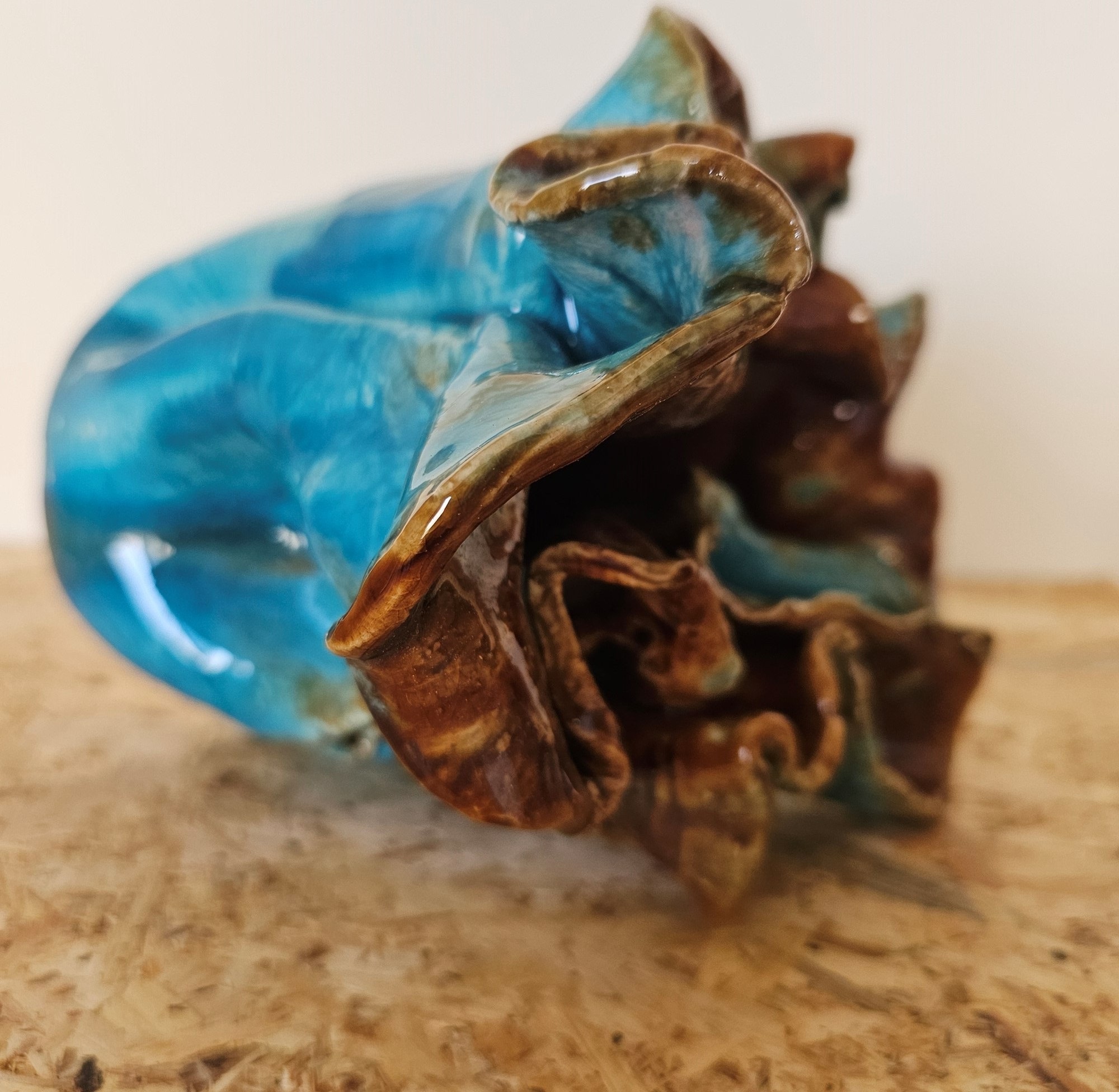 Vase Blue I (Plant), original Figure humaine Céramique Sculpture par Ana Sousa Santos