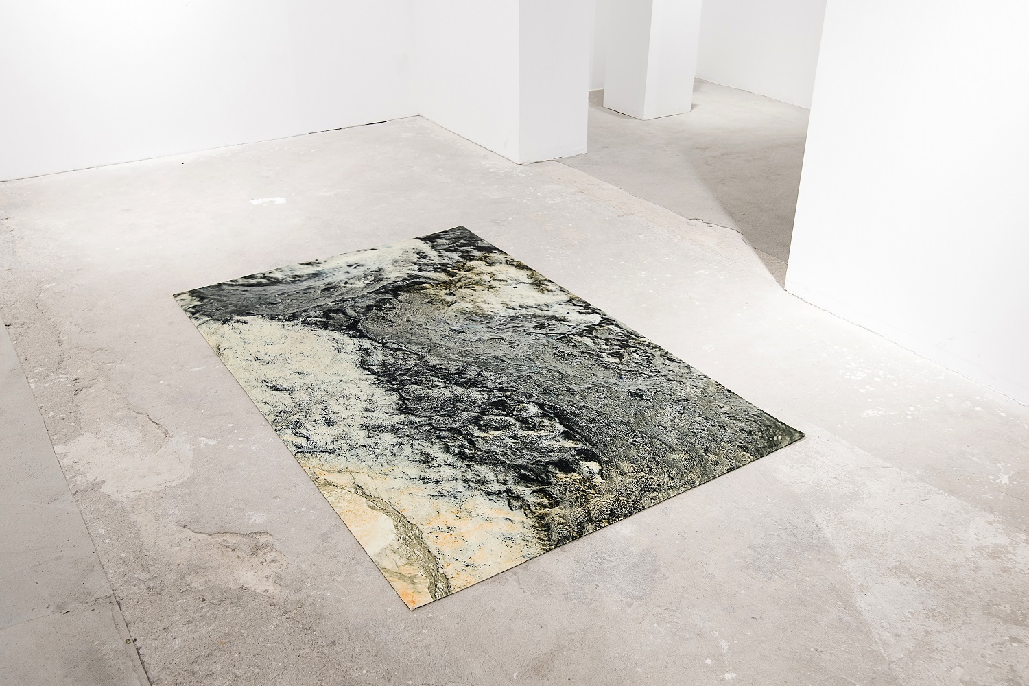 Cuando el cuerpo metálico del meteorito se hace manto, Pintura Técnica Mista Abstrato original por Mikha -ez