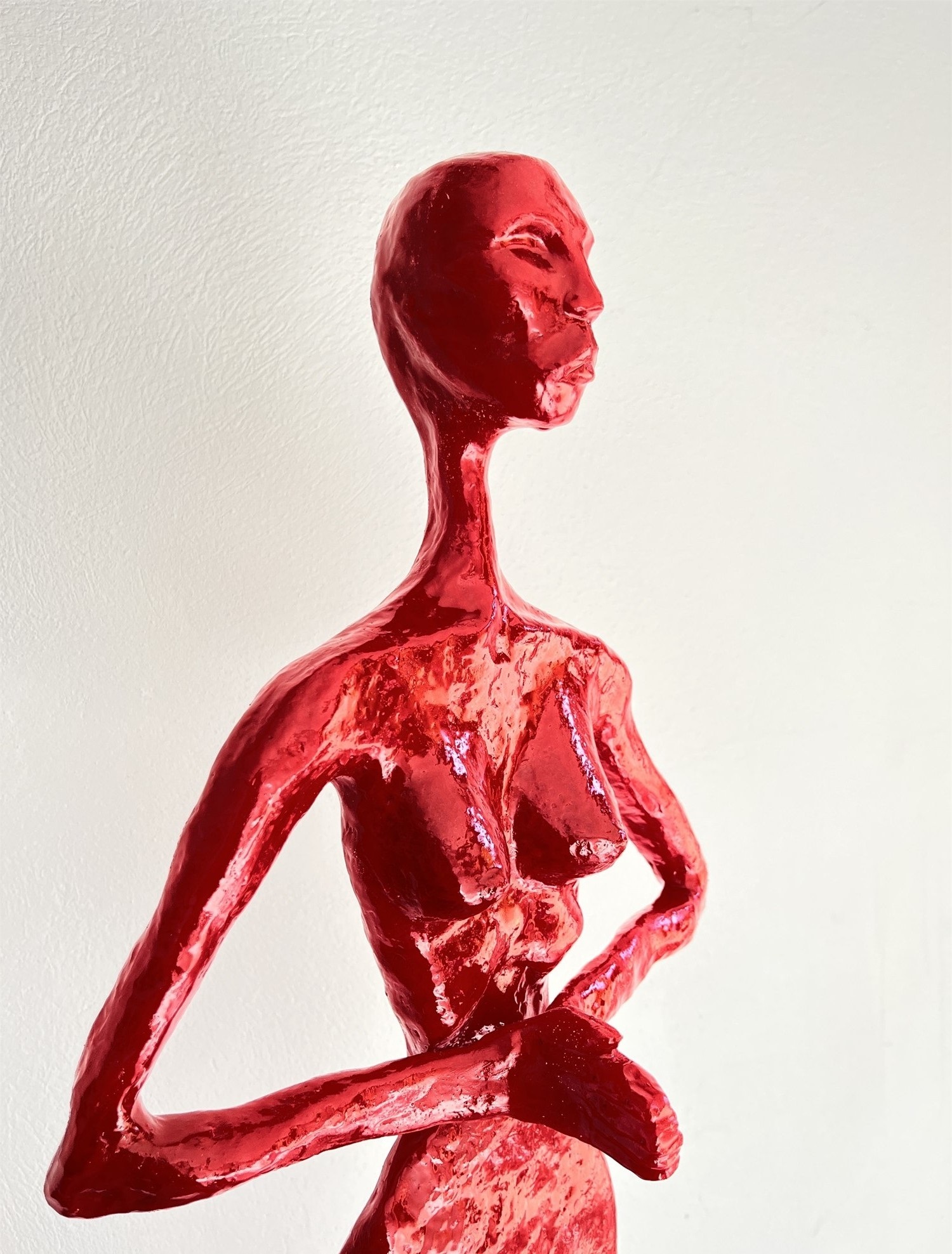 Namastê Escarlate, original Animaux Technique mixte Sculpture par Marcia Ruberti