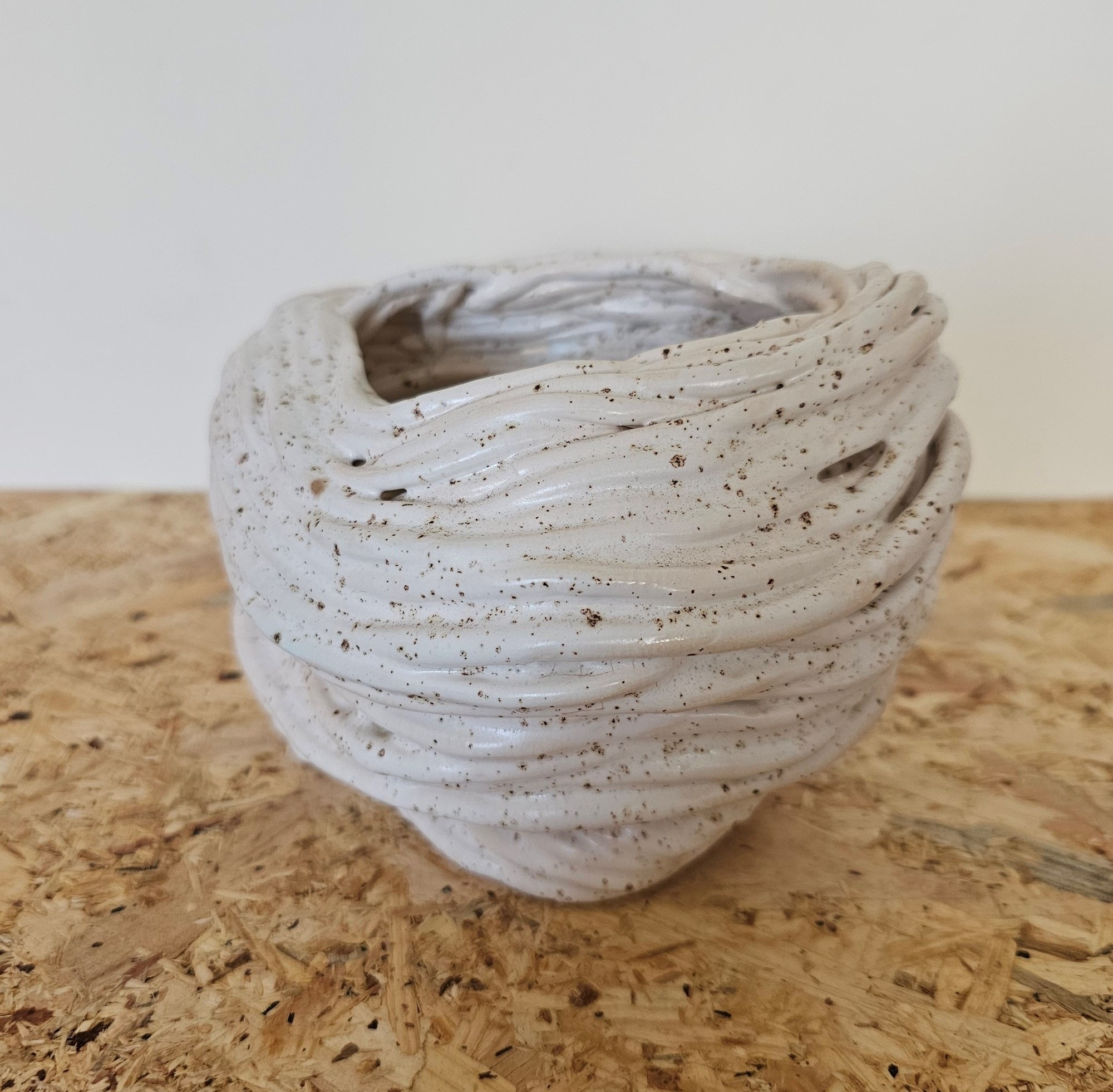 Casúlo Branco I, original Human Figure Ceramic Sculpture by Ana Sousa Santos