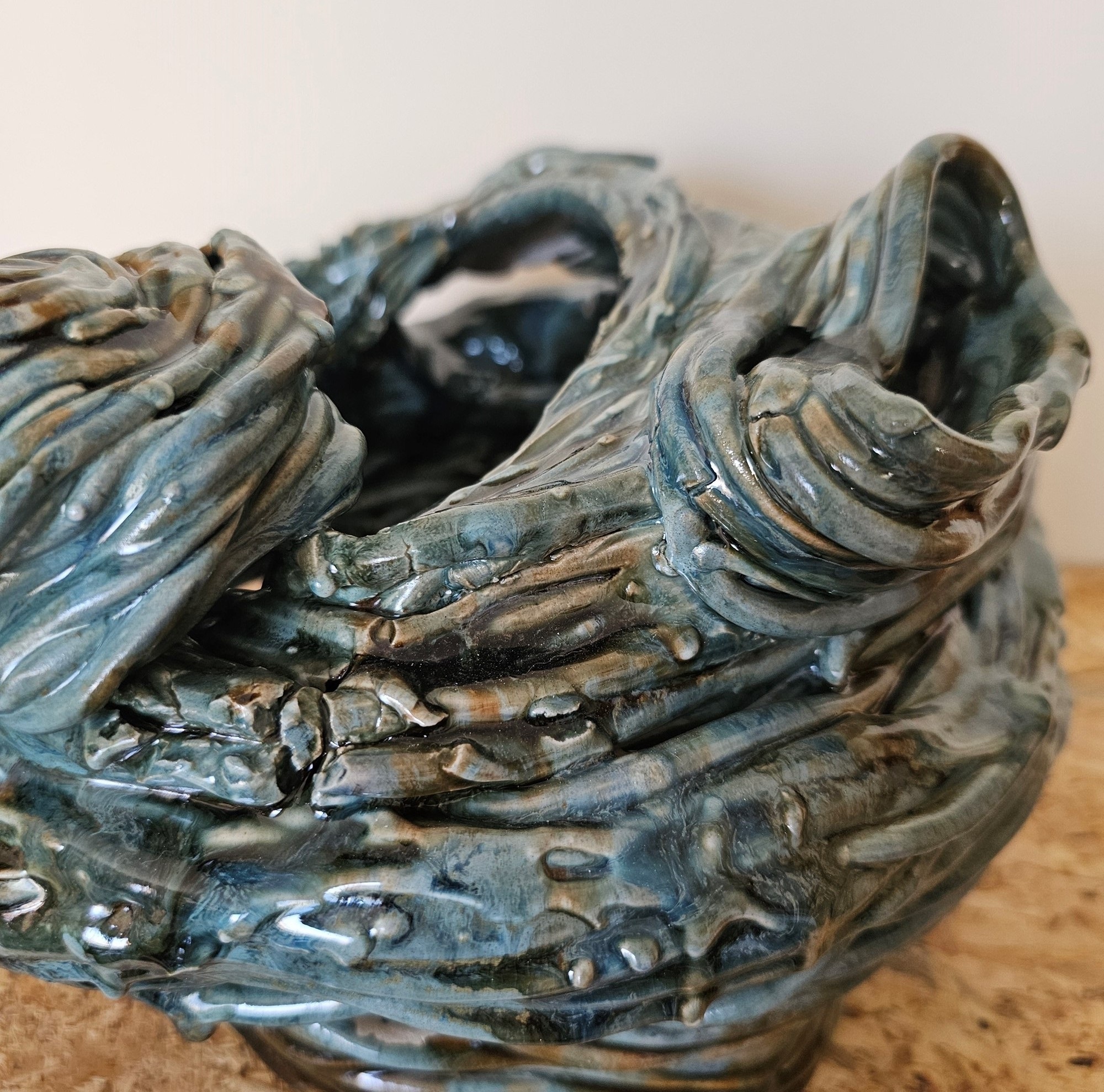 Casúlo Abstrato , original Human Figure Ceramic Sculpture by Ana Sousa Santos